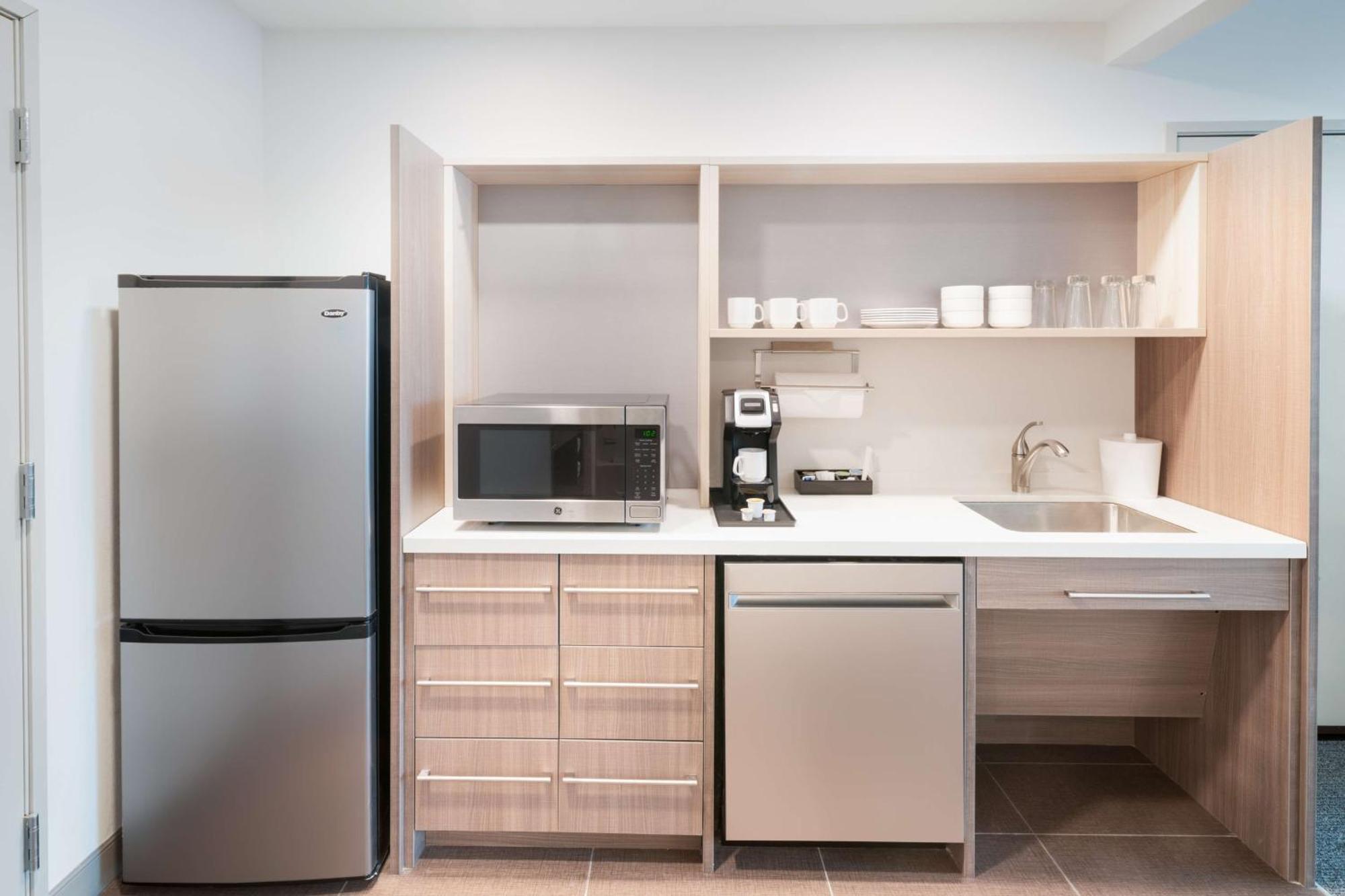 Home2 Suites By Hilton Brunswick Bagian luar foto