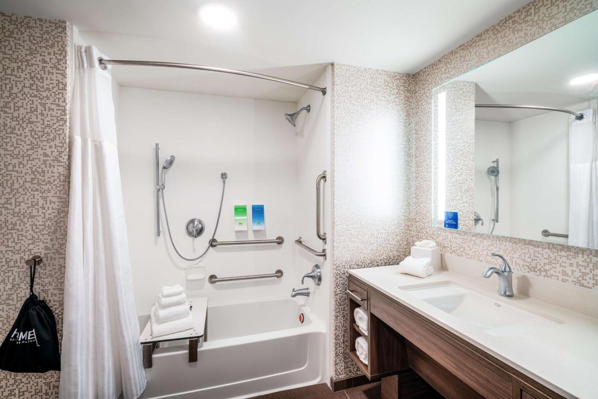 Home2 Suites By Hilton Brunswick Bagian luar foto