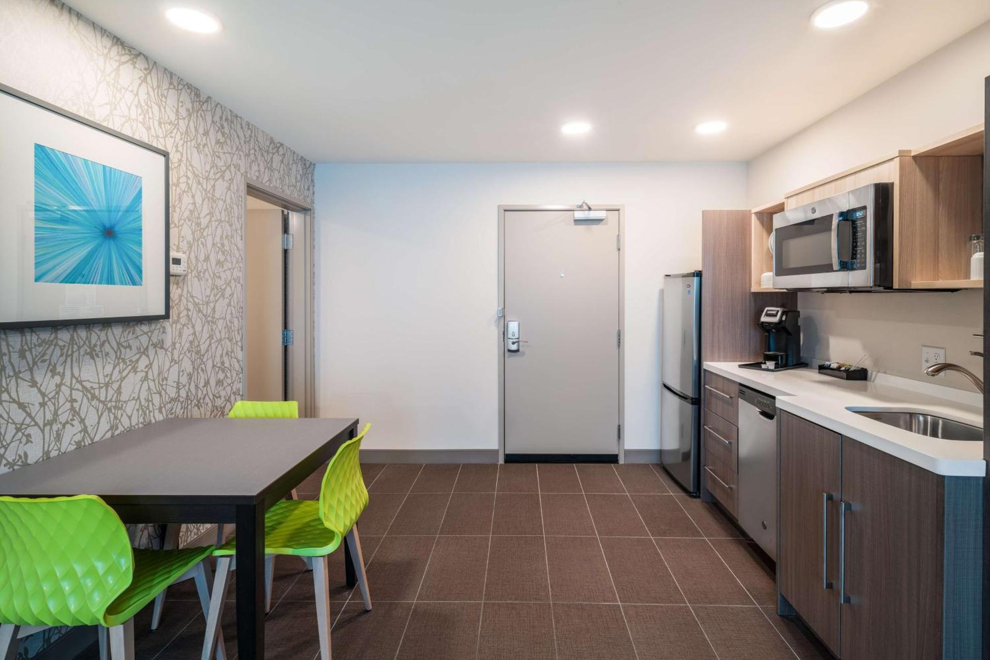 Home2 Suites By Hilton Brunswick Bagian luar foto