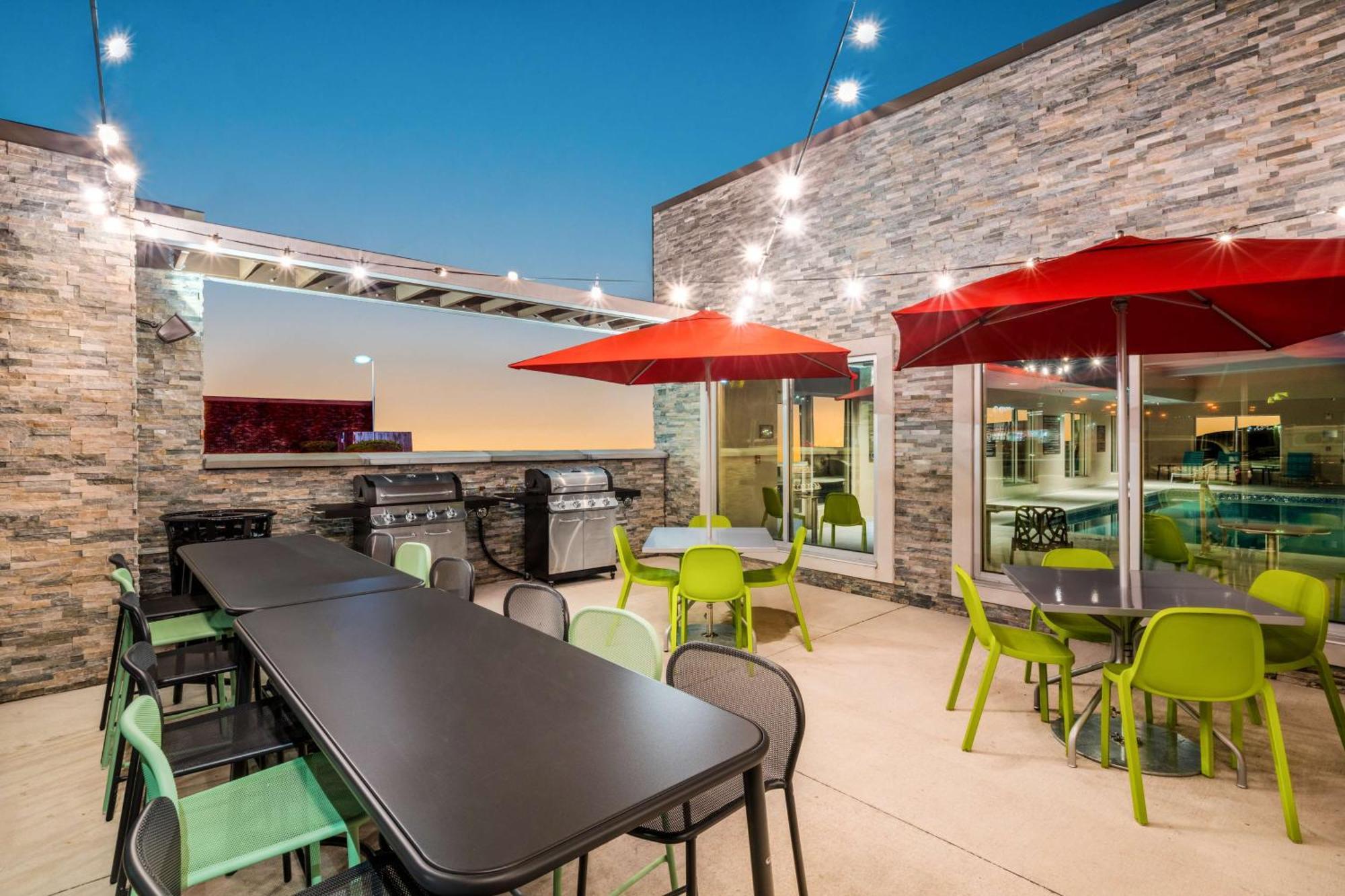 Home2 Suites By Hilton Brunswick Bagian luar foto