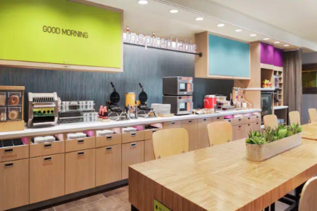 Home2 Suites By Hilton Brunswick Bagian luar foto